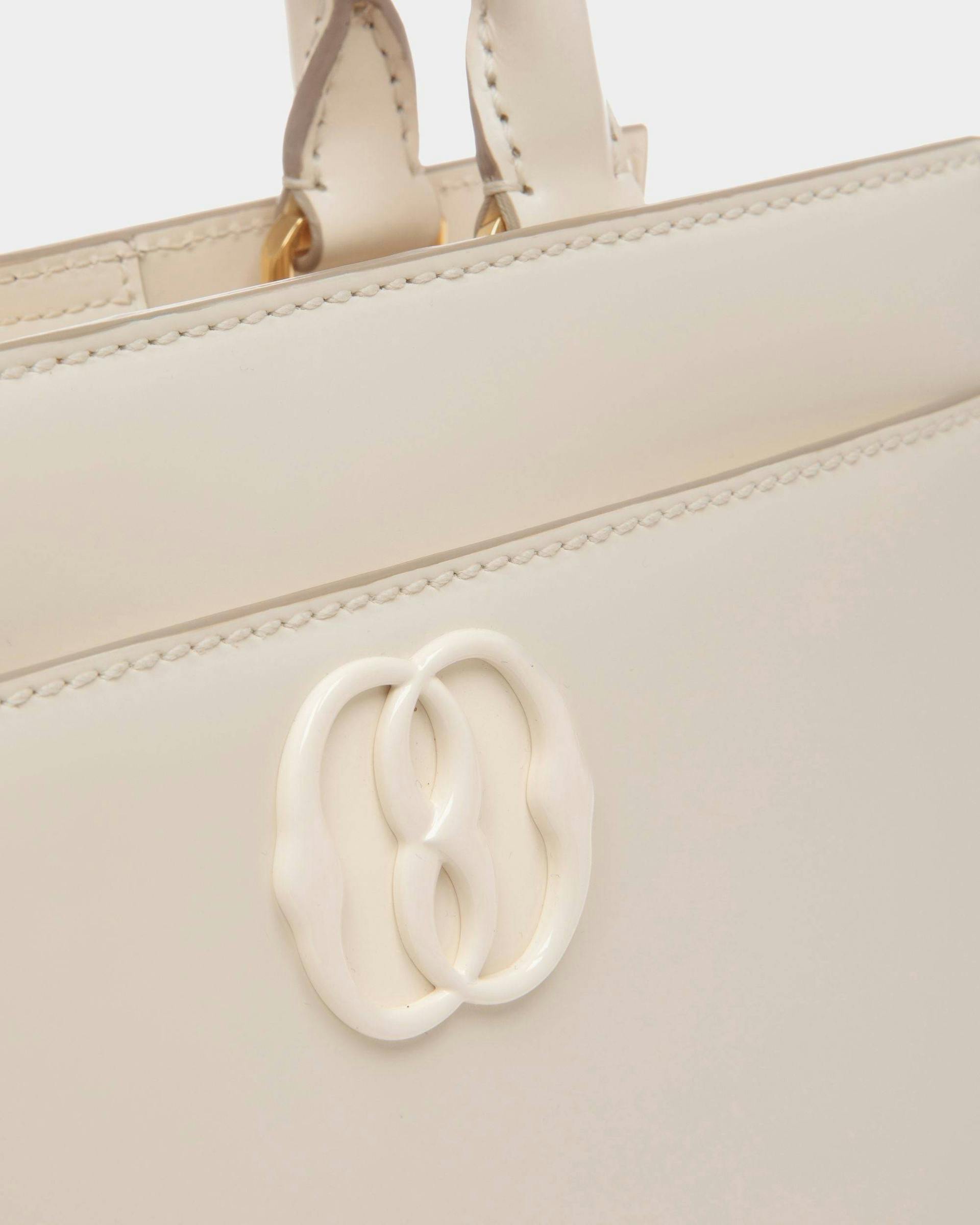 Women's Emblem Small Tote Bag in White Patent Leather | Bally | Still Life Detail