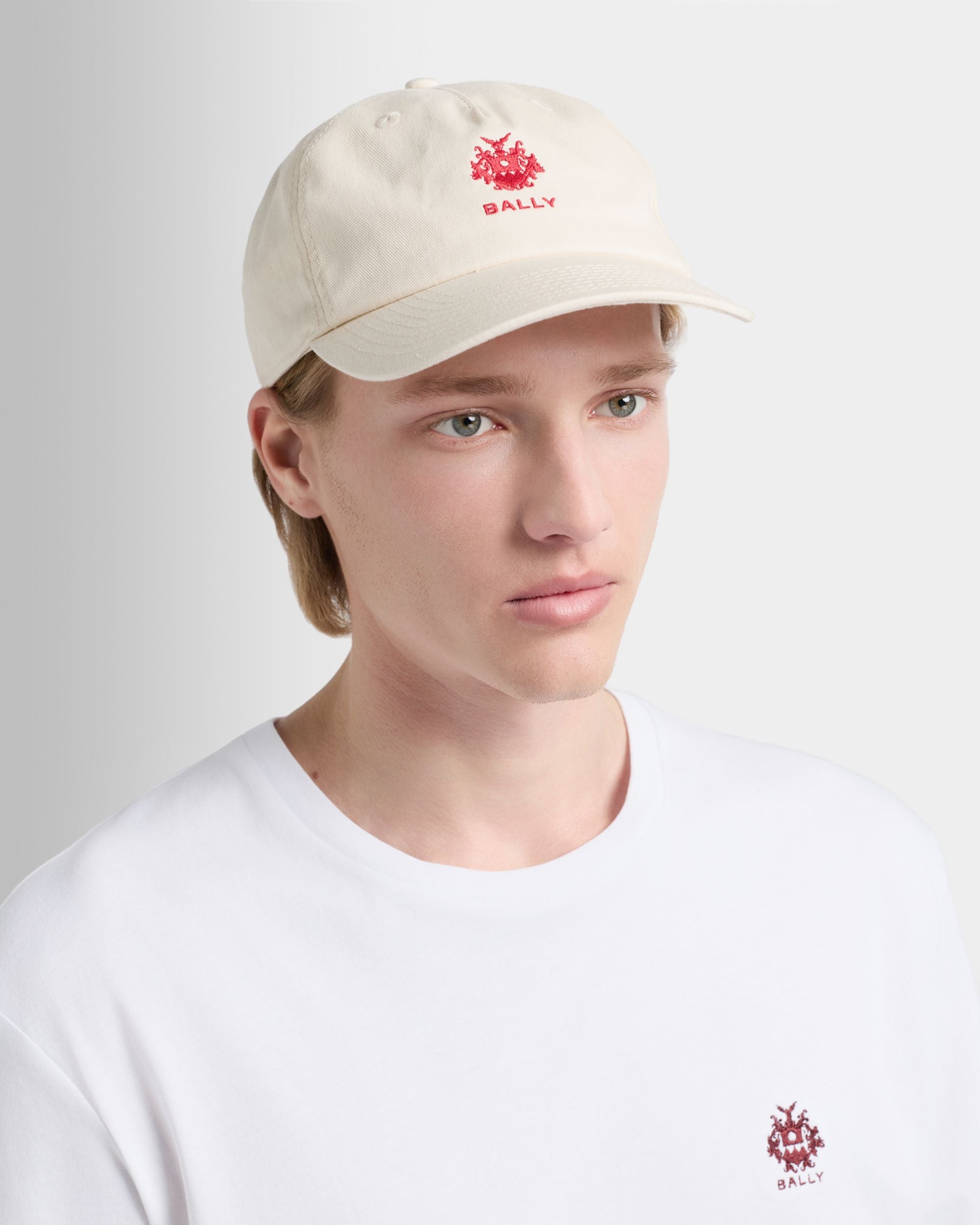 Bally Global - ベースボールハット アイボリーコットン ソリッドBallyクレスト - ホワイト