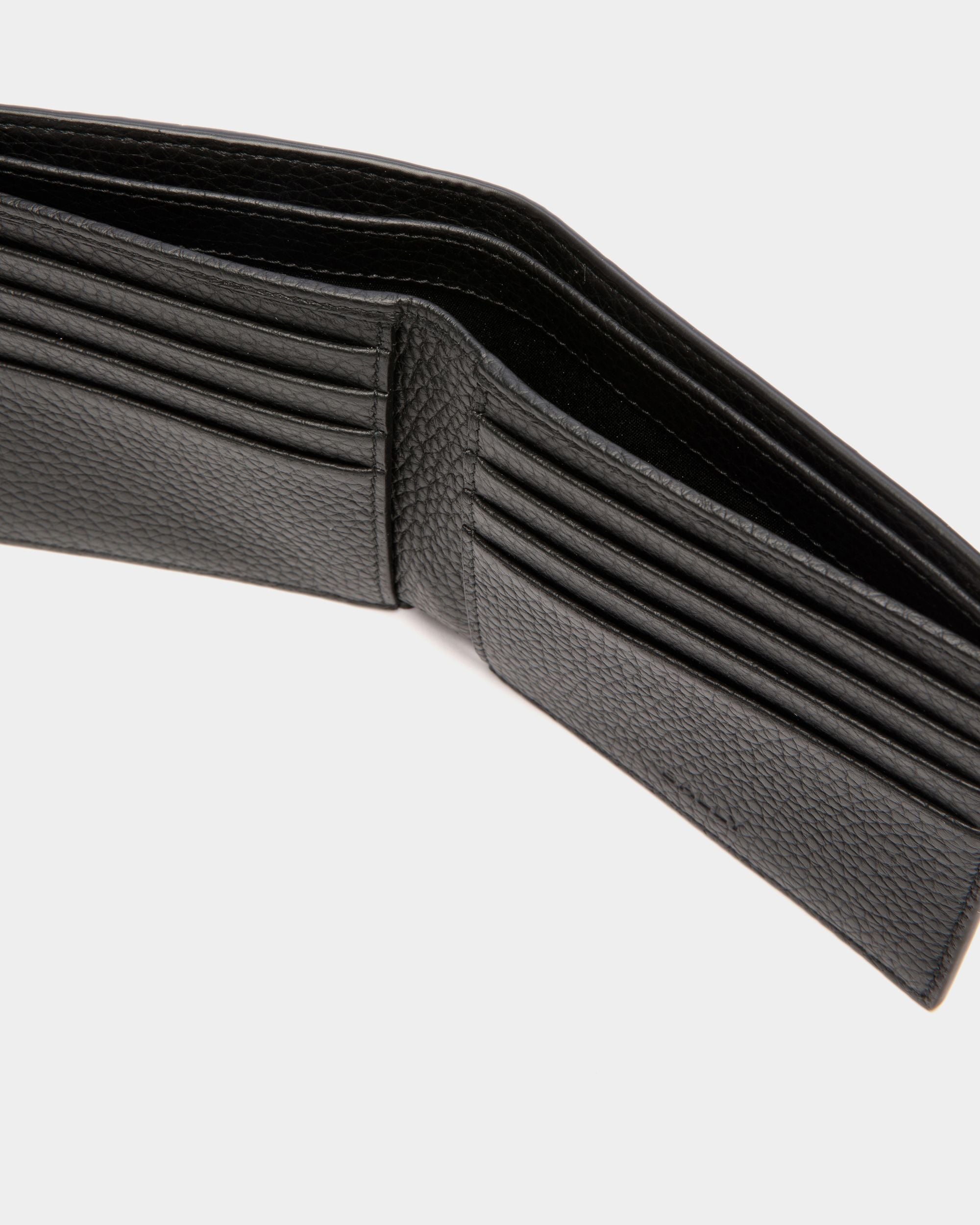 Bally Global - Ribbon Bifold Wallet In Black Grained Leather - Black