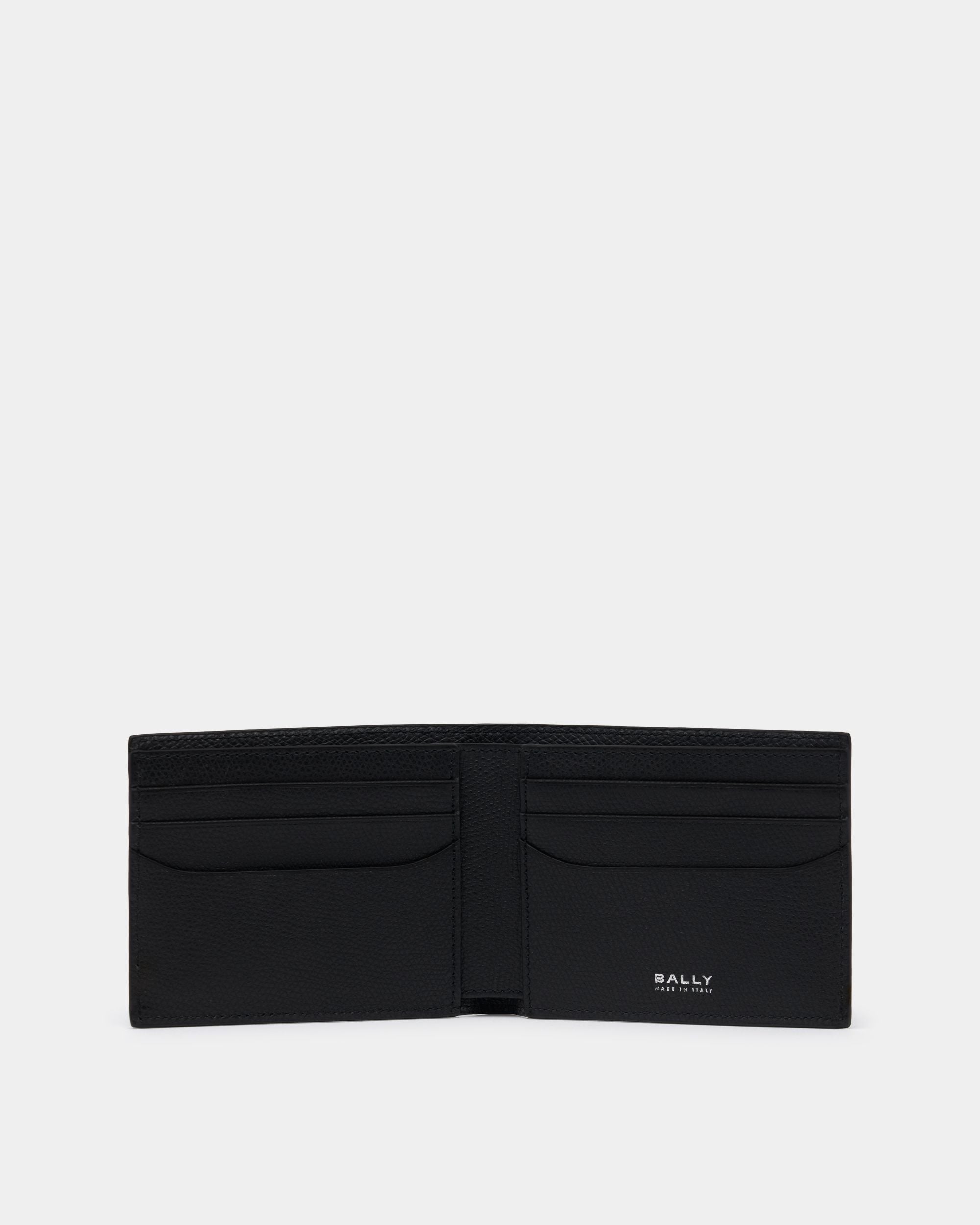 Bally Global - Bally Essential Wallet in Black Grained Leather - Black