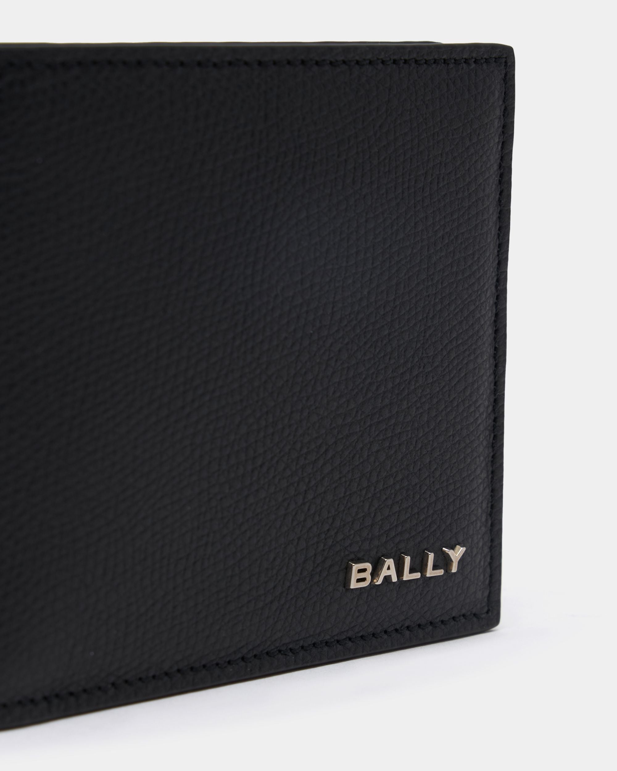 Bally Global - Bally Essential Wallet in Black Grained Leather - Black