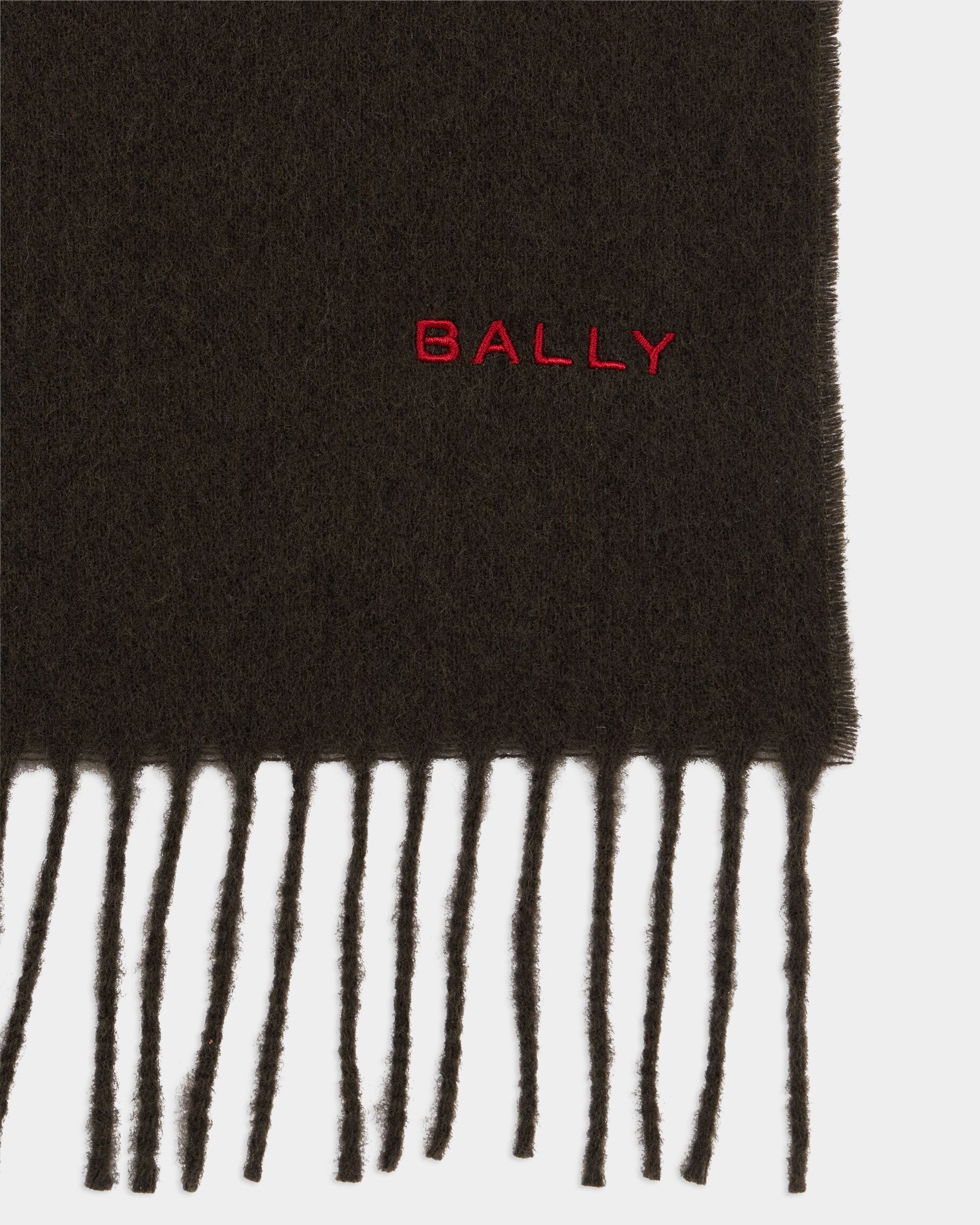 Bally Global - Scarf in a Military Green Cashmere Blend - Green