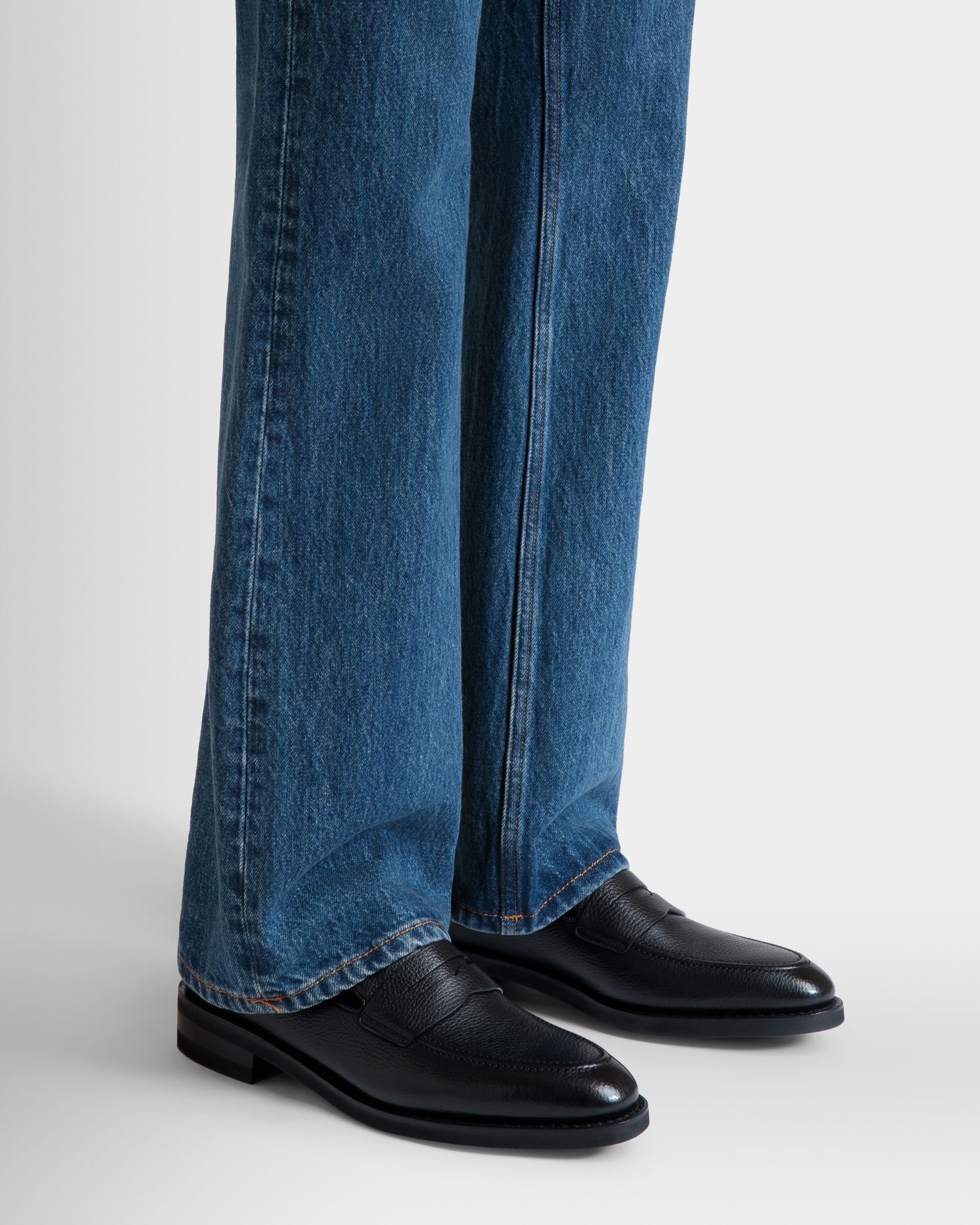 Bally Global - Scribe Un Loafer in Black Deer Leather - Black