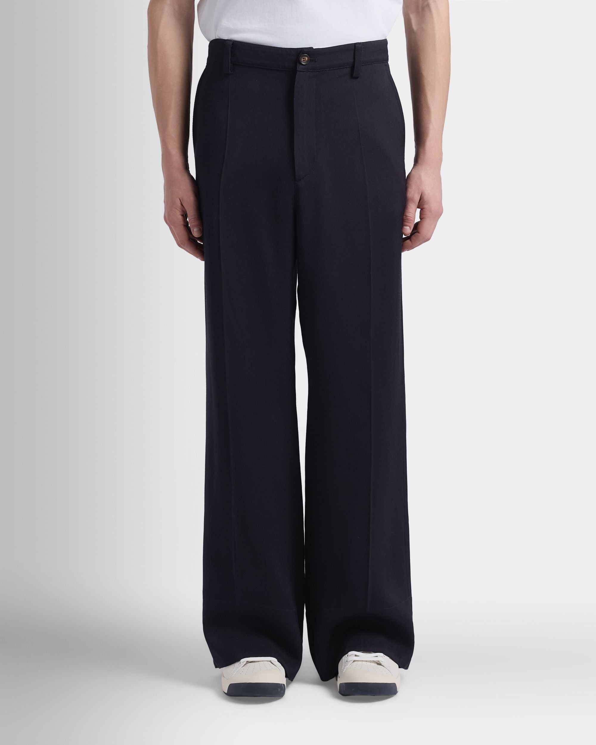 Bally Global - クリスマスカプセル Pants ネイビーブルーツイル - ブルー