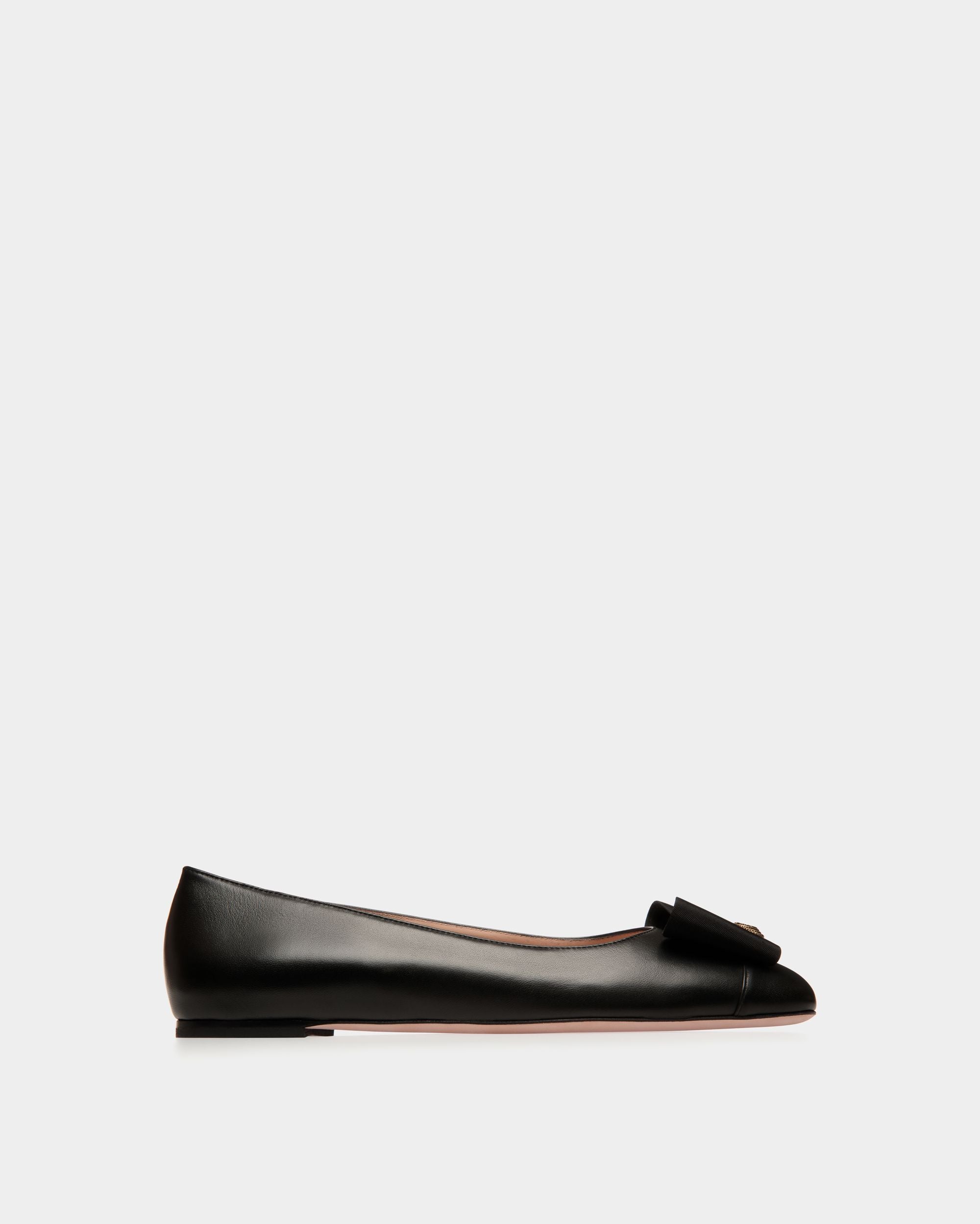 Bally Global - B-Bow Flat in Black Leather - Black