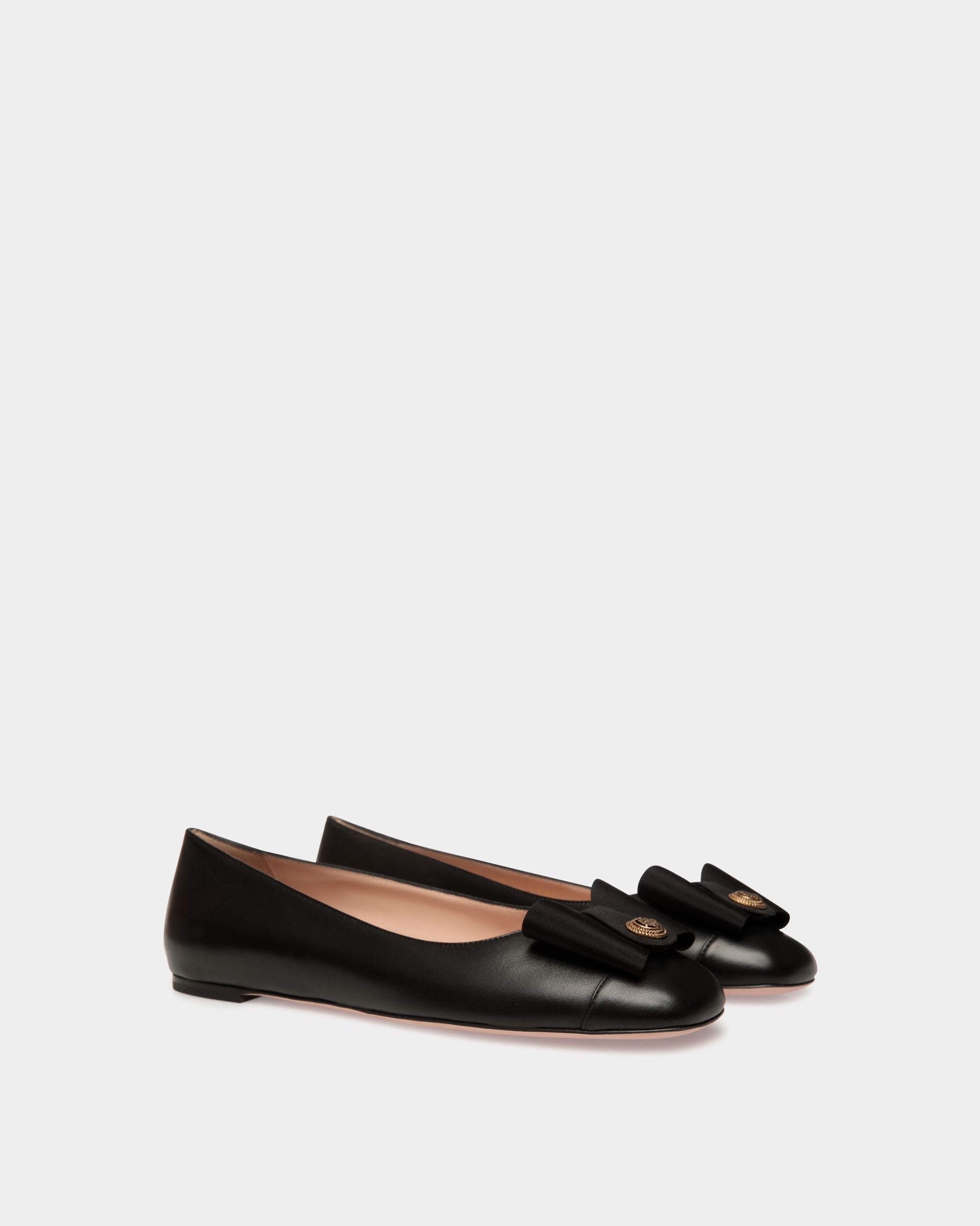 Bally Global - B-Bow Flat in Black Leather - Black