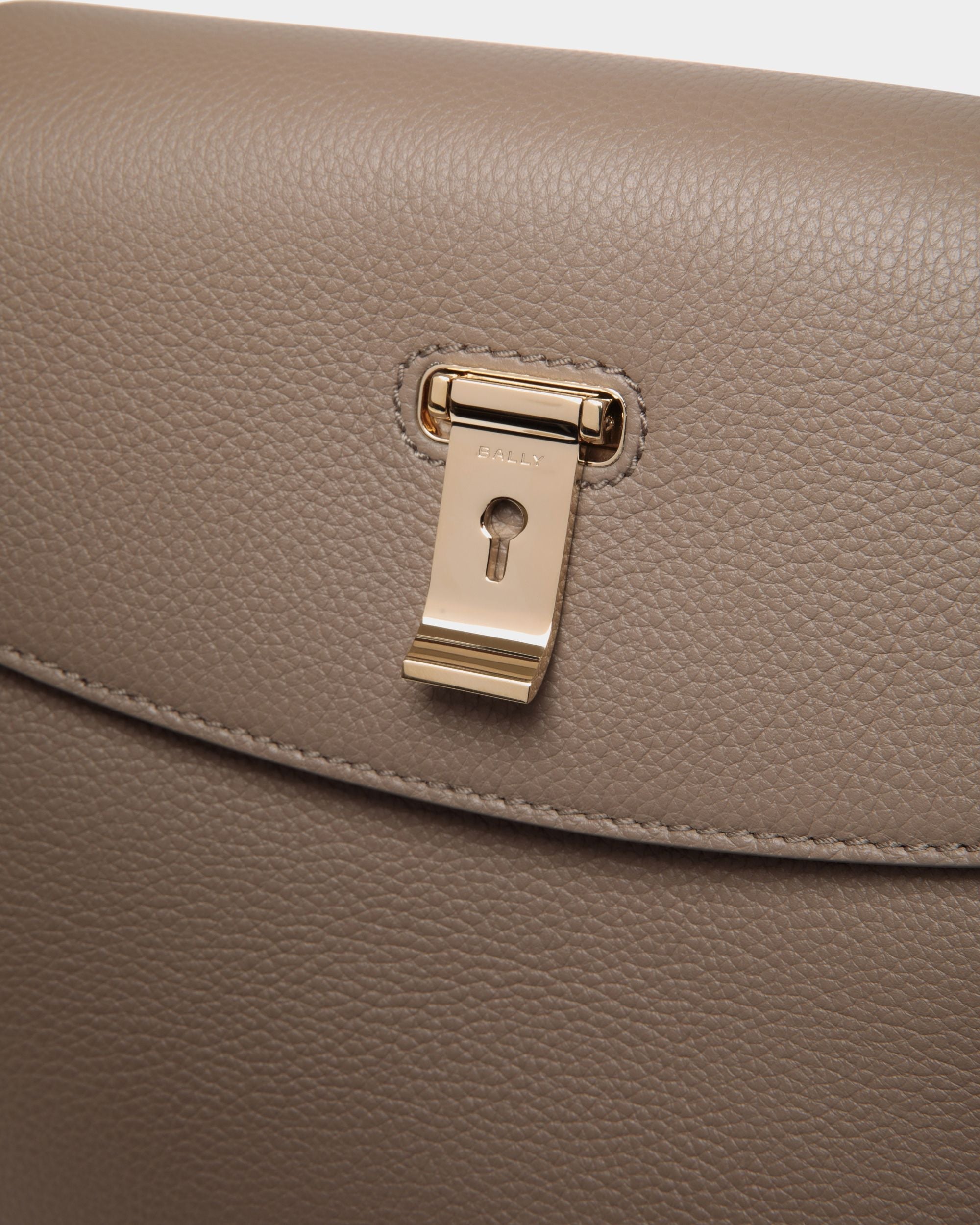Bally Global - Lock Me トップハンドルバッグ トープブラウン グレインレザー - ブラウン