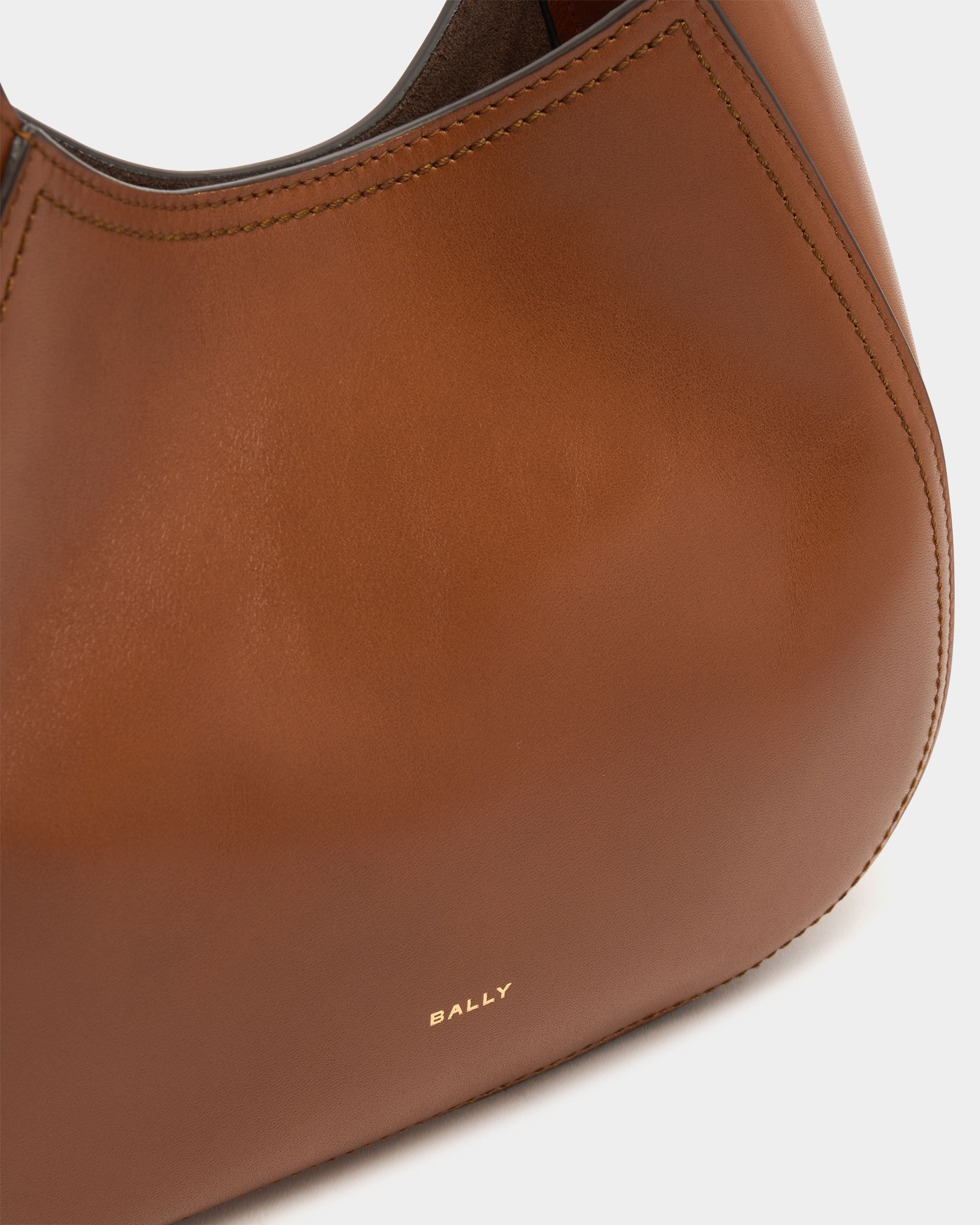 Bally Global - Althea スモールホーボーバッグ アンバーブラウンレザー - ブラウン