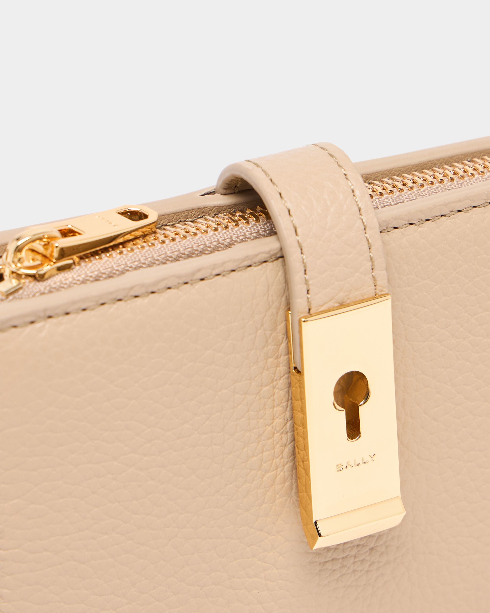 Bally Global - Lock Me Wallet In Light Beige Grained Leather - Beige