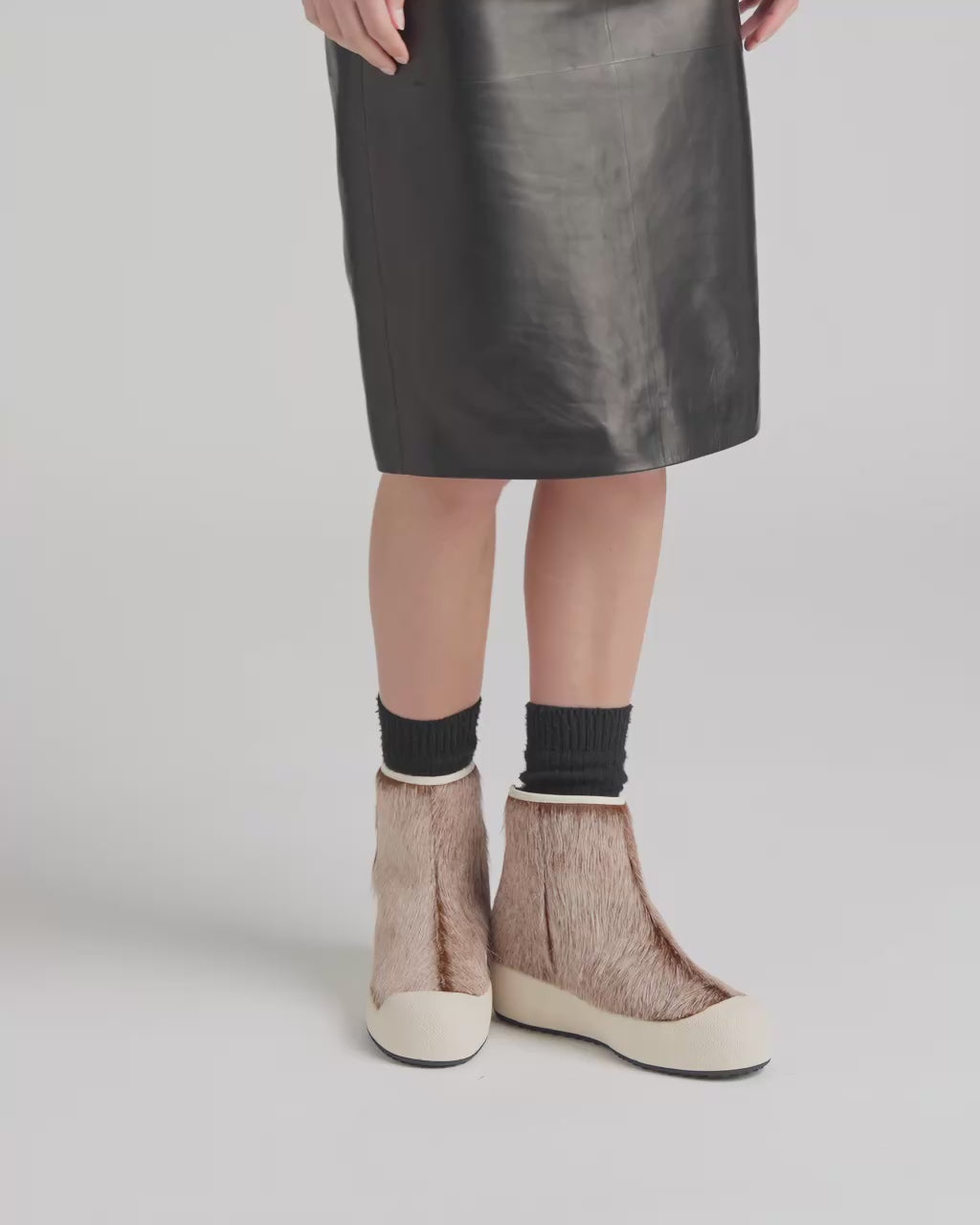 Bally Global - Bally Curling ブーティ ホワイト ヘアカーフ - ホワイト