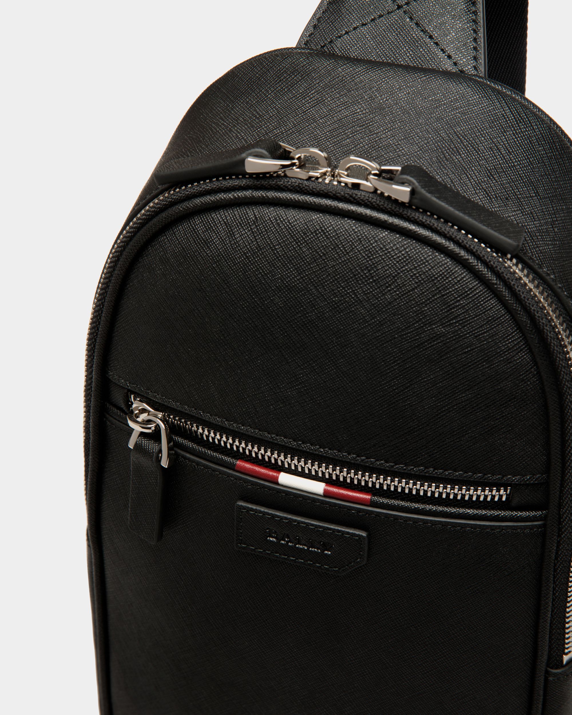 Sling Bag In Black Bovine Split - 男性 - Bally - 05