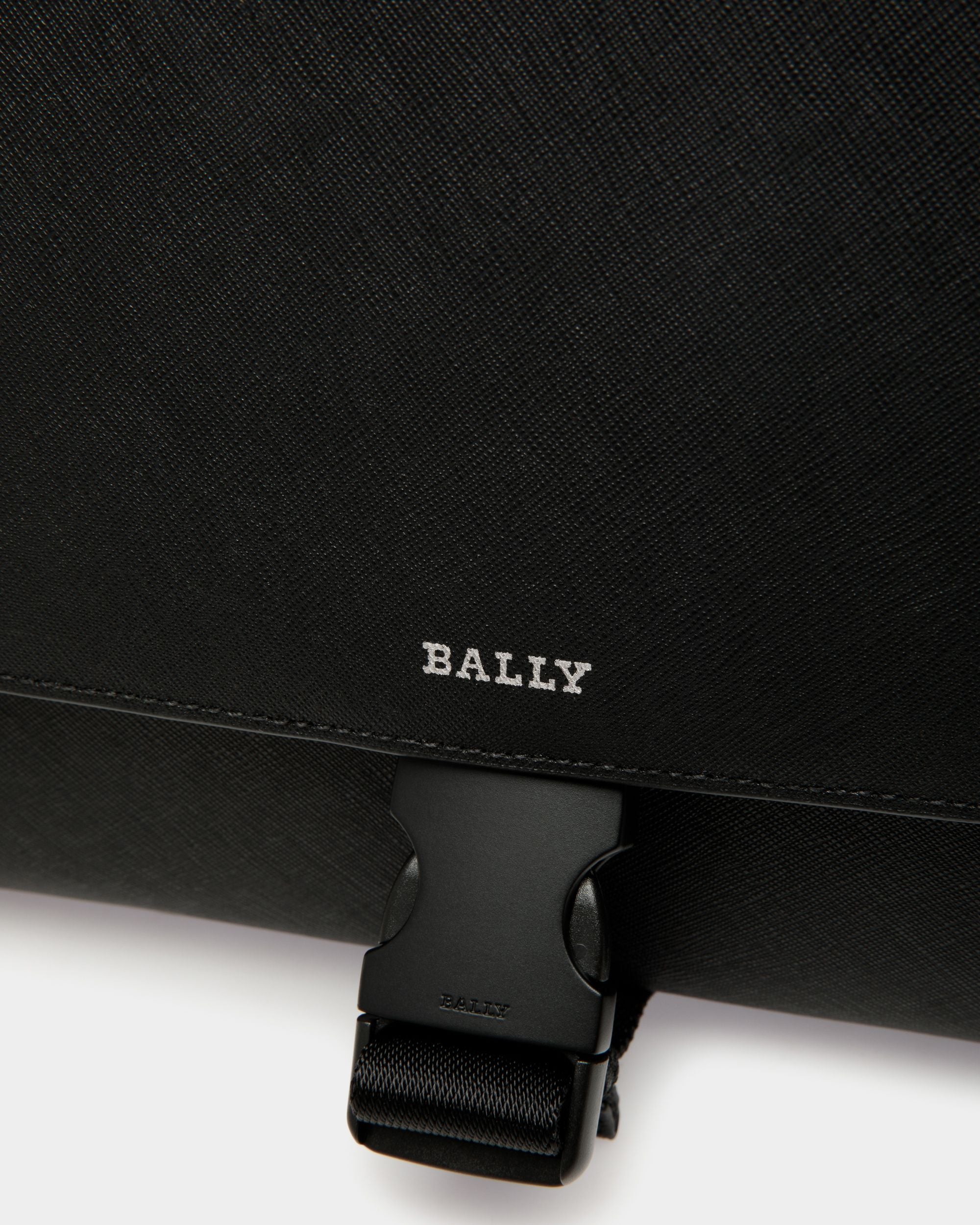 Messenger Bag In Black Bovine Split - 男性 - Bally - 05