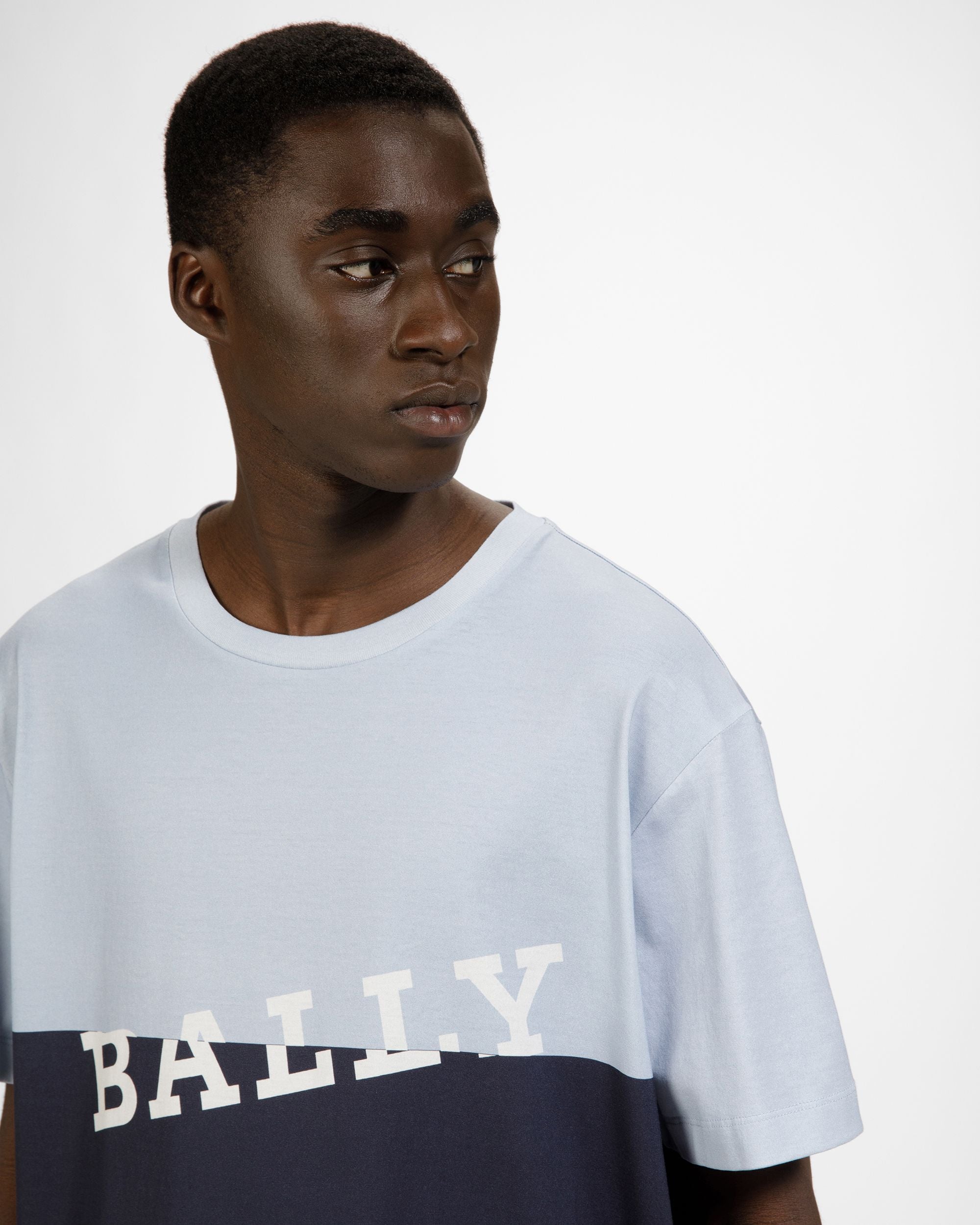ライトブルー＆ミッドナイトブルー コットン Tシャツ - 男性 - Bally - 04
