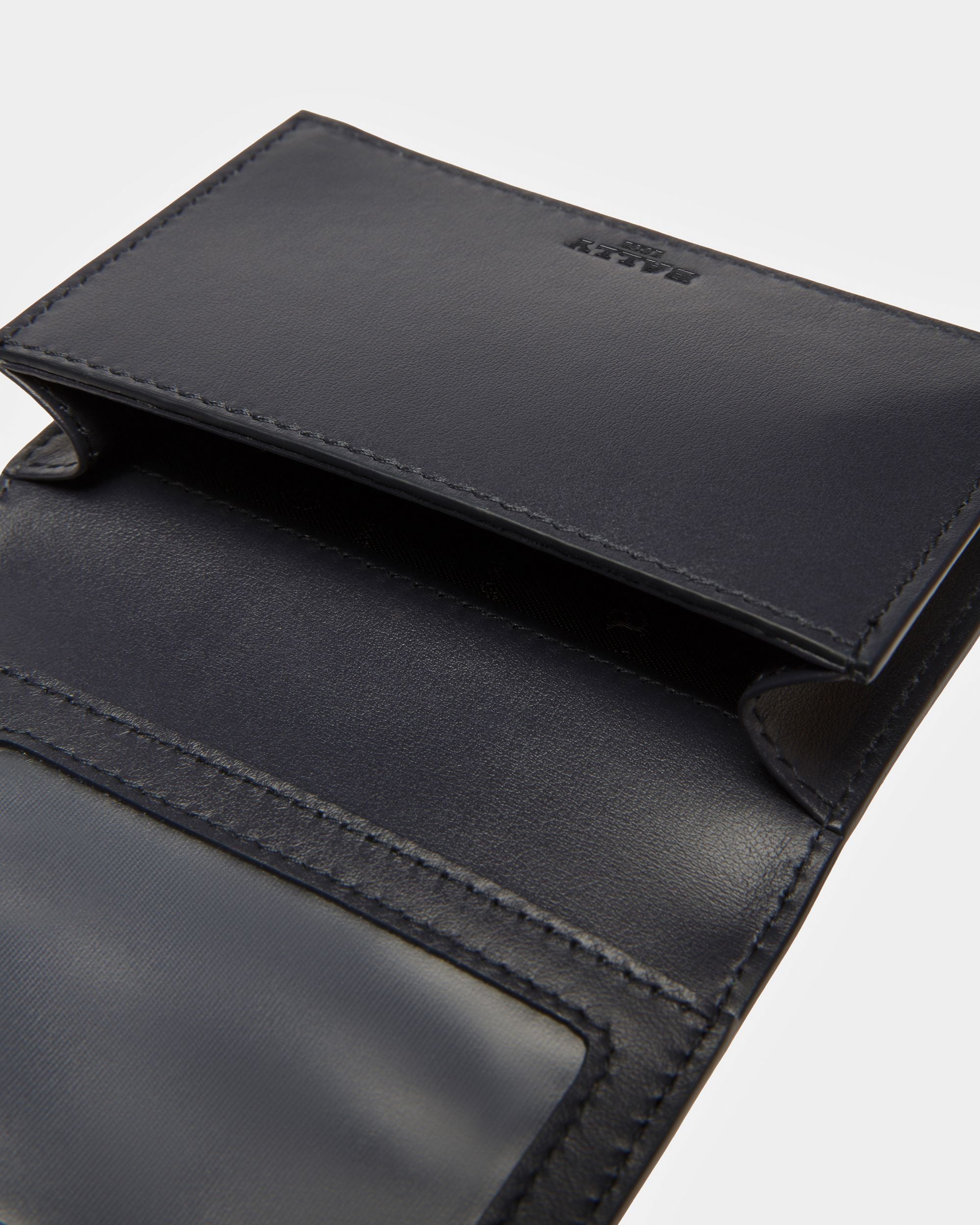 Balee ミッドナイトブルー＆ライトブルー レザー ビジネスカードホルダー - 男性 - Bally - 04