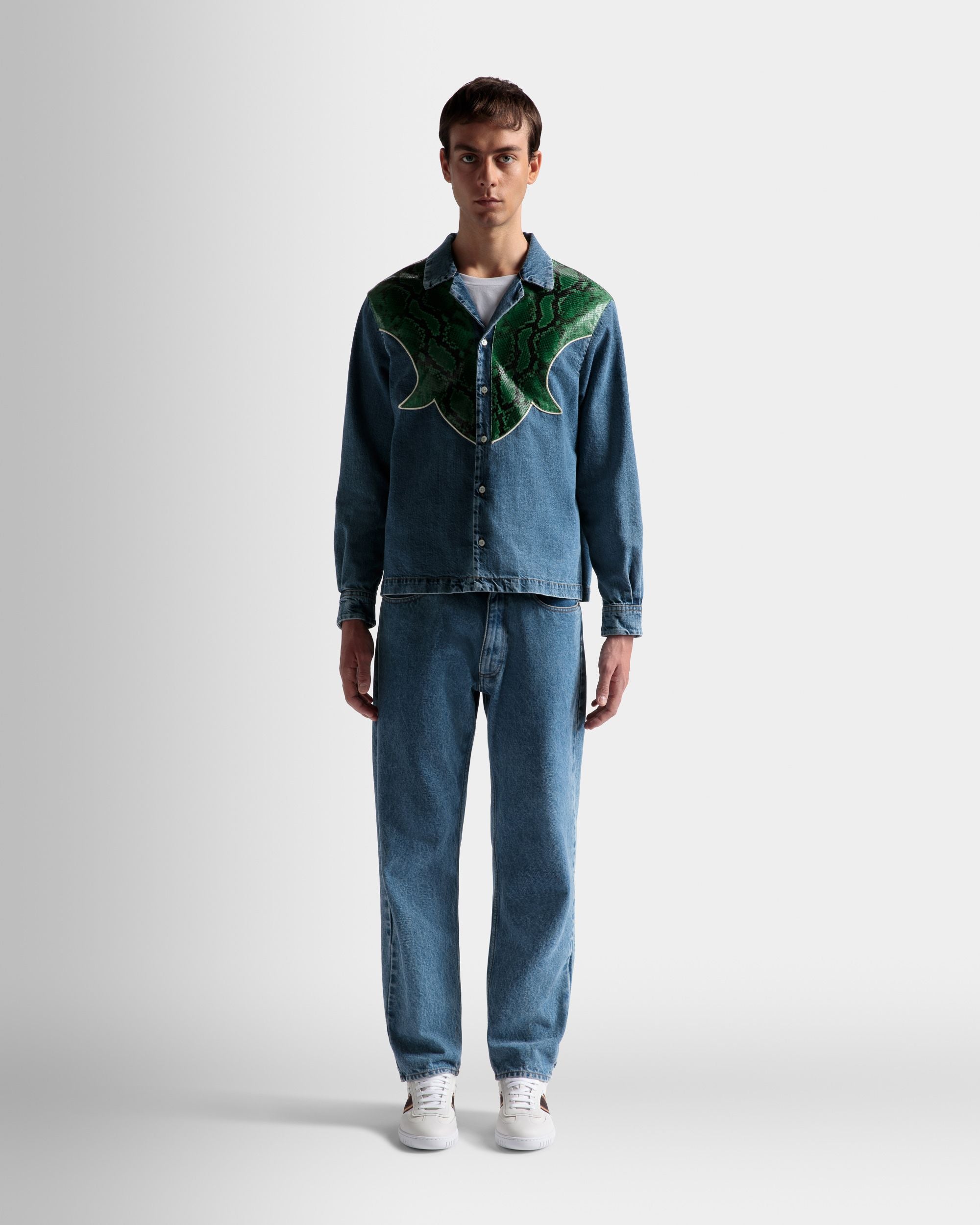 シャツ ライトブルー シャンブレー＆グリーン パイソンプリント レザー - 男性 - Bally - 02