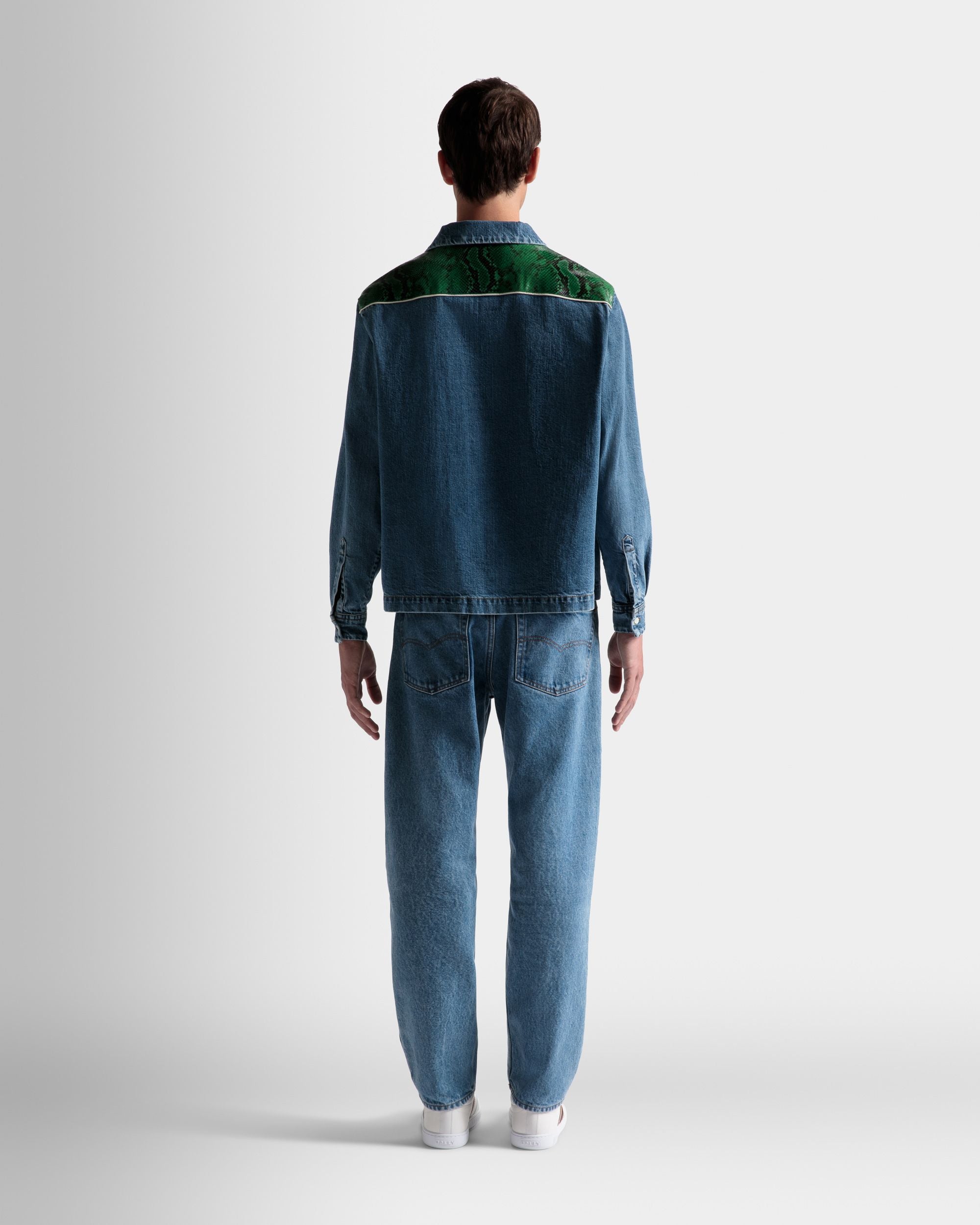 シャツ ライトブルー シャンブレー＆グリーン パイソンプリント レザー - 男性 - Bally - 06