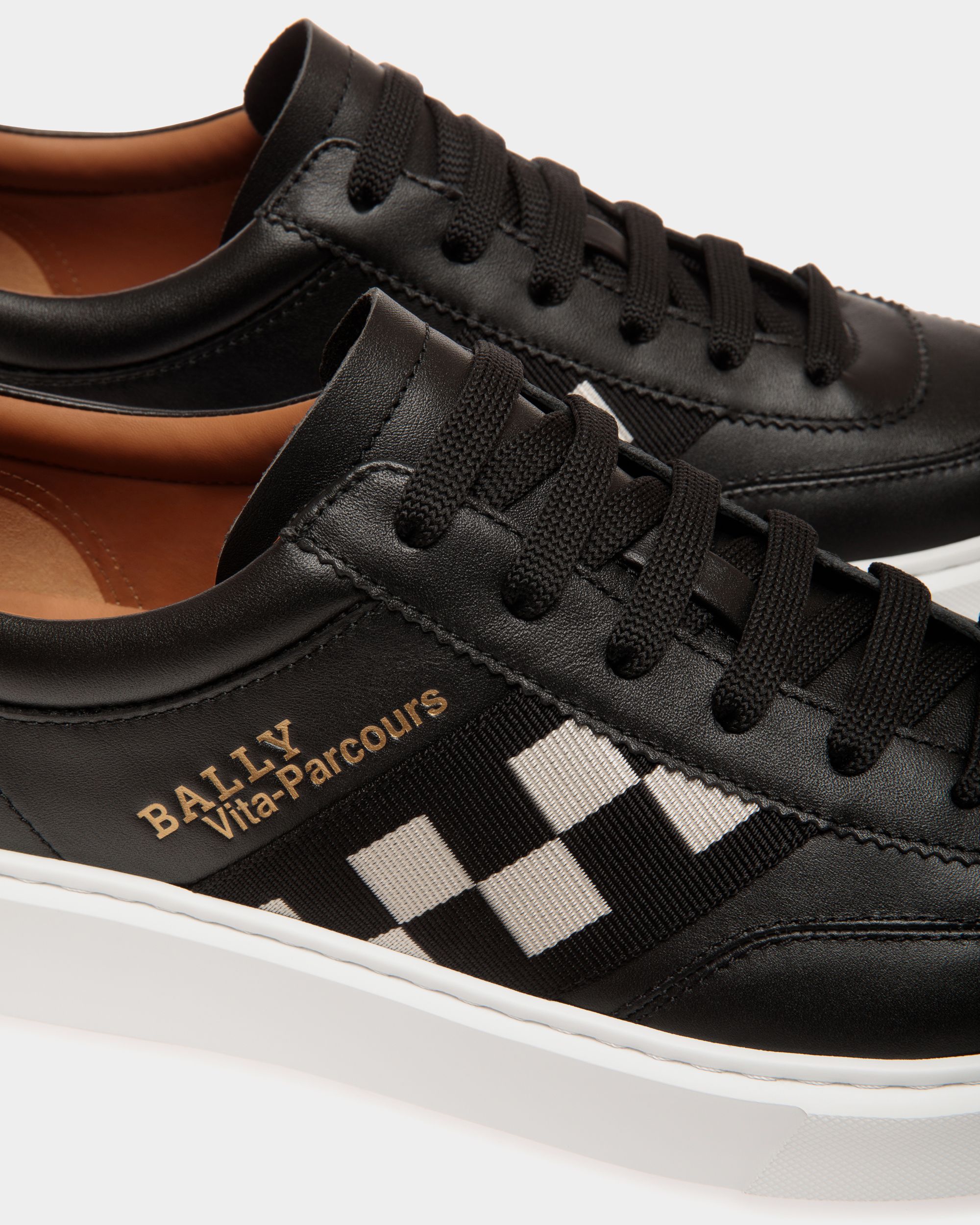 Sneaker In Black  Leather - 男性 - Bally - 05