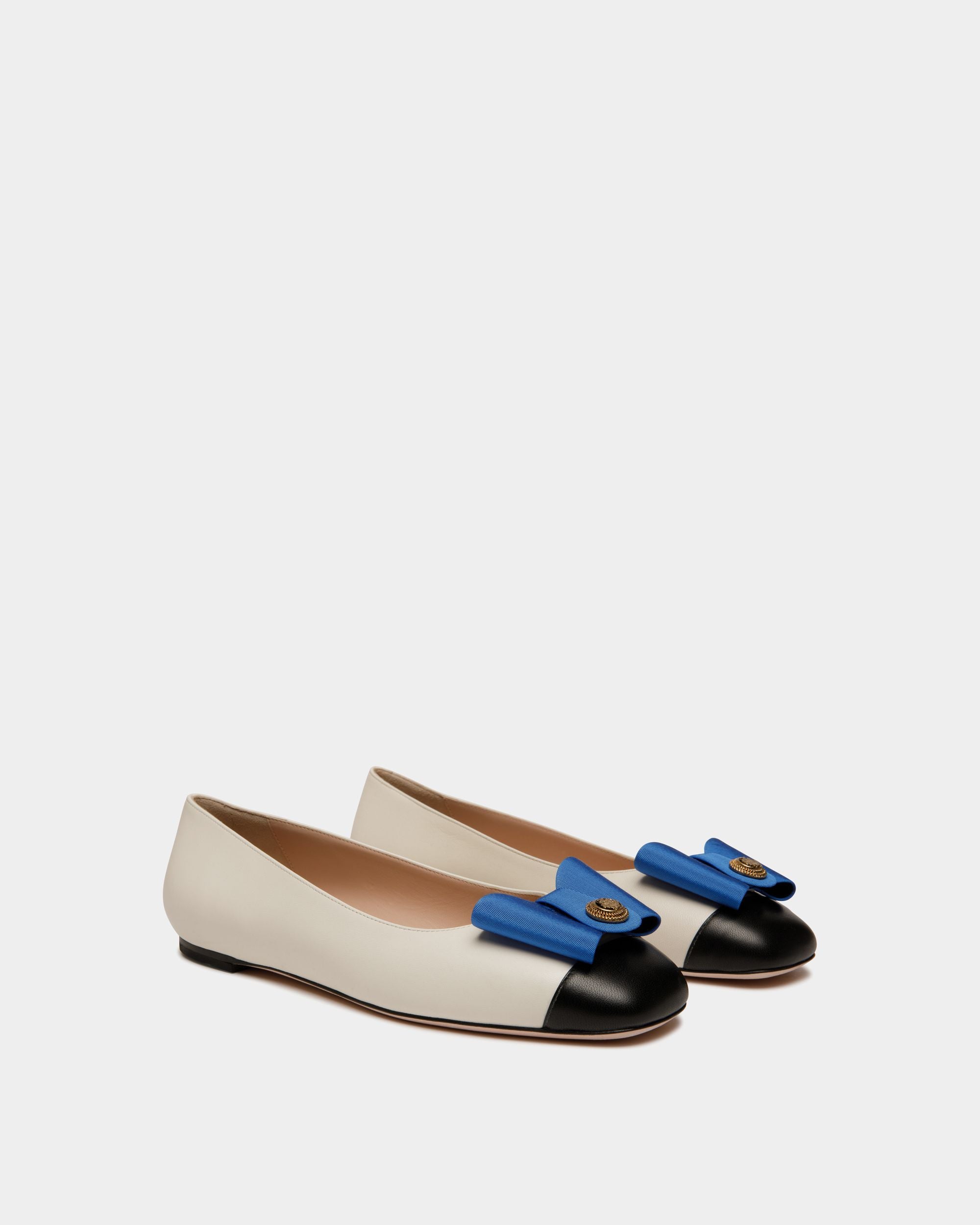 B-Bow フラットシューズ ホワイト＆ブラック レザー - 女性 - Bally - 03