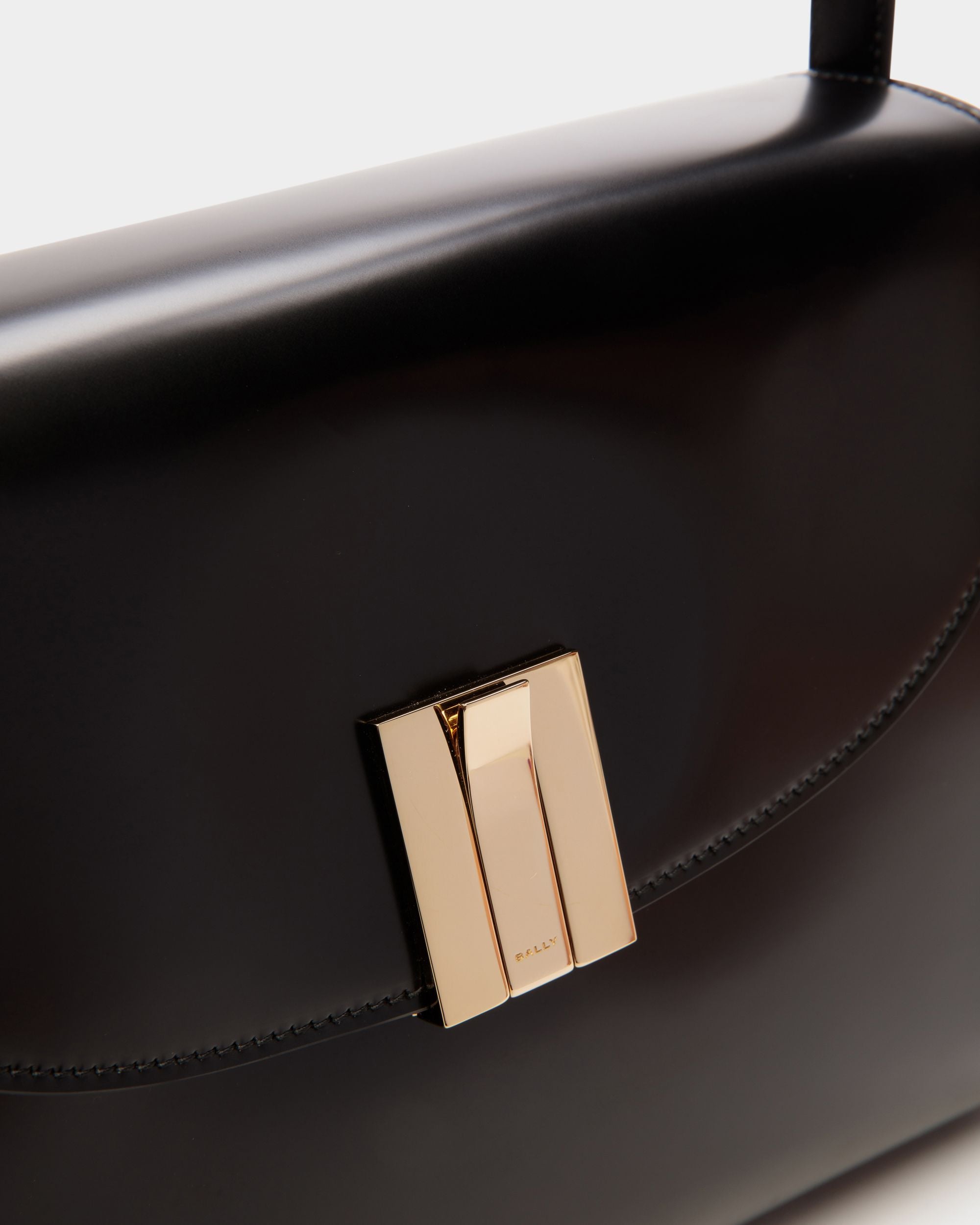 Ollam ショルダーバッグ ブラック ブラッシュドレザー - 女性 - Bally - 06