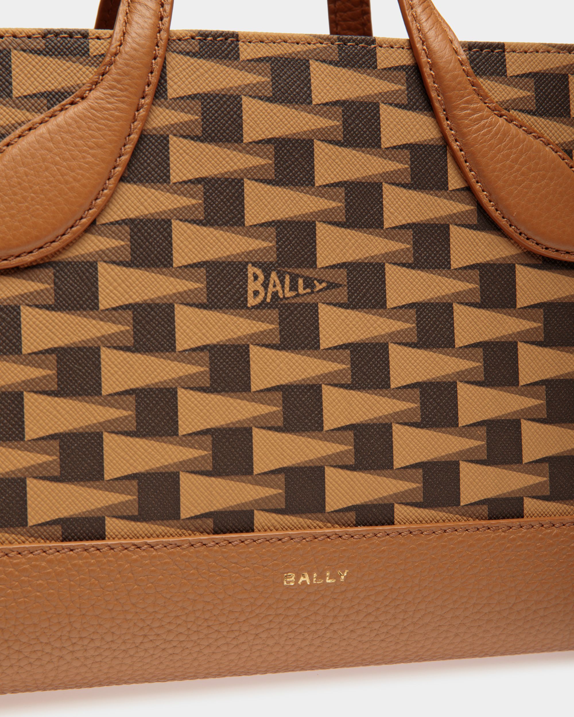 Pennant ミニバッグ デザートブラウン TPU - 女性 - Bally - 05