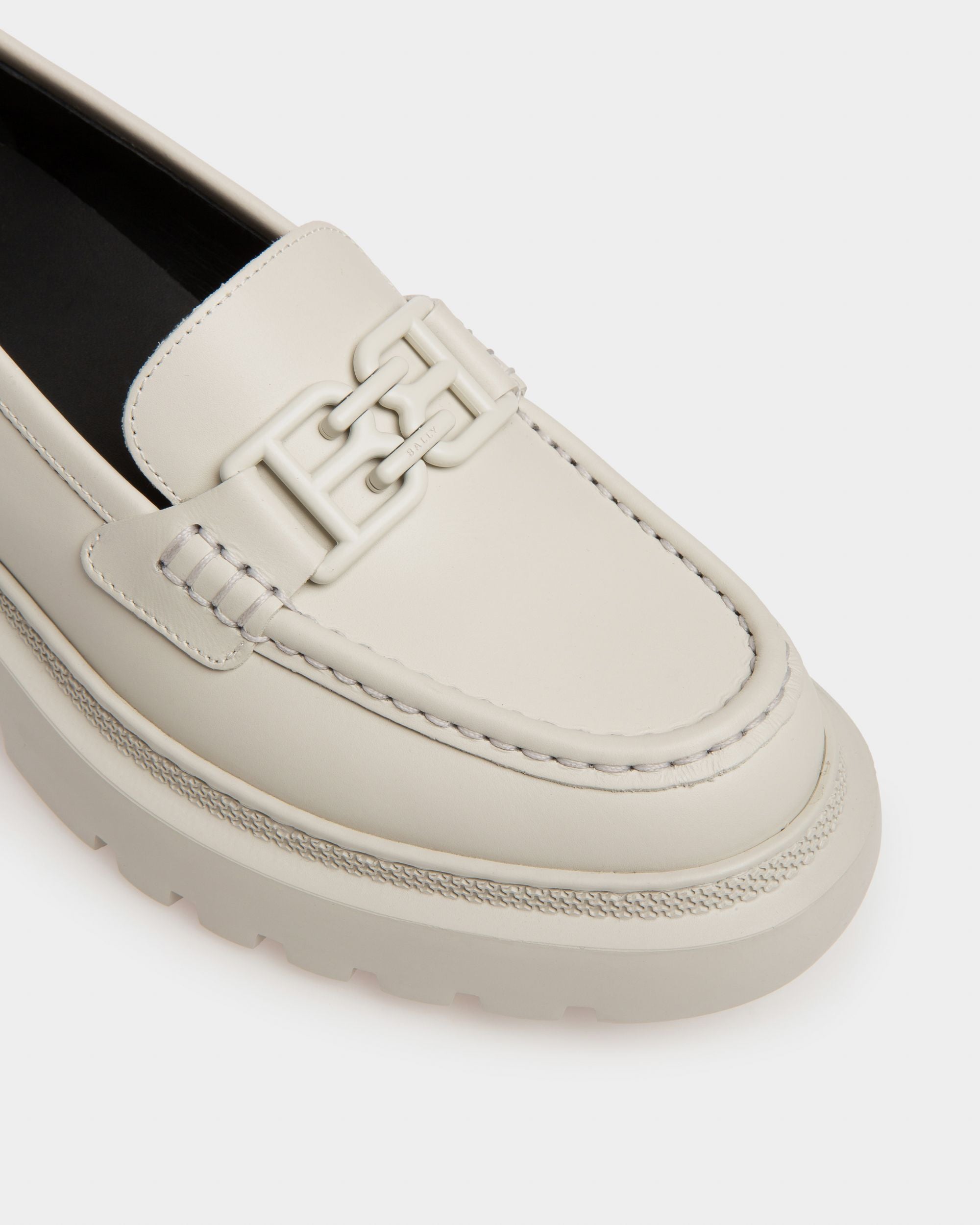 Gioia Flat ダスティホワイト レザー モカシン - 女性 - Bally - 06