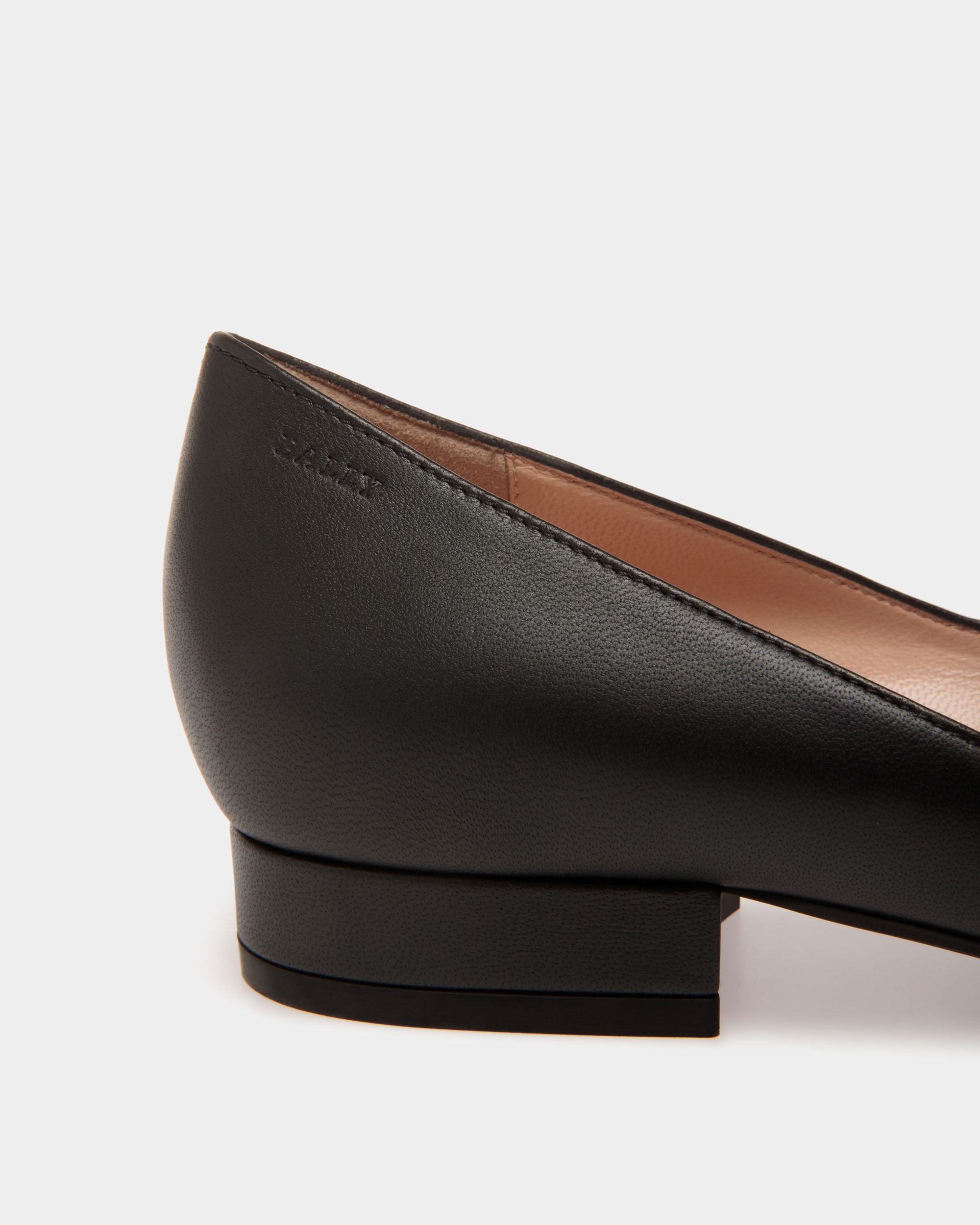 Pump In Black Leather - 女性 - Bally - 05