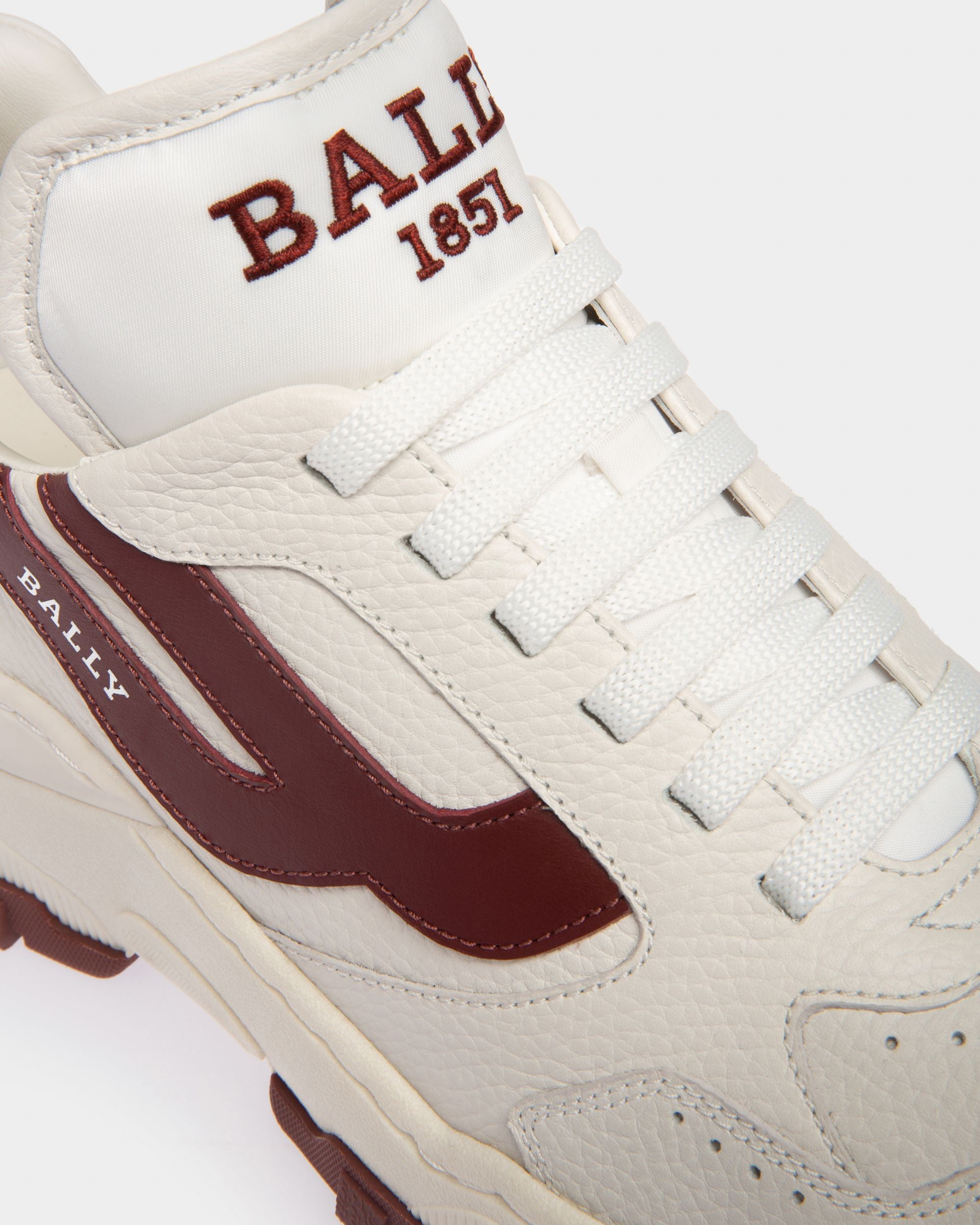 Holden ホワイト＆ヘリテージレッド レザー＆ファブリック スニーカー - 女性 - Bally - 06
