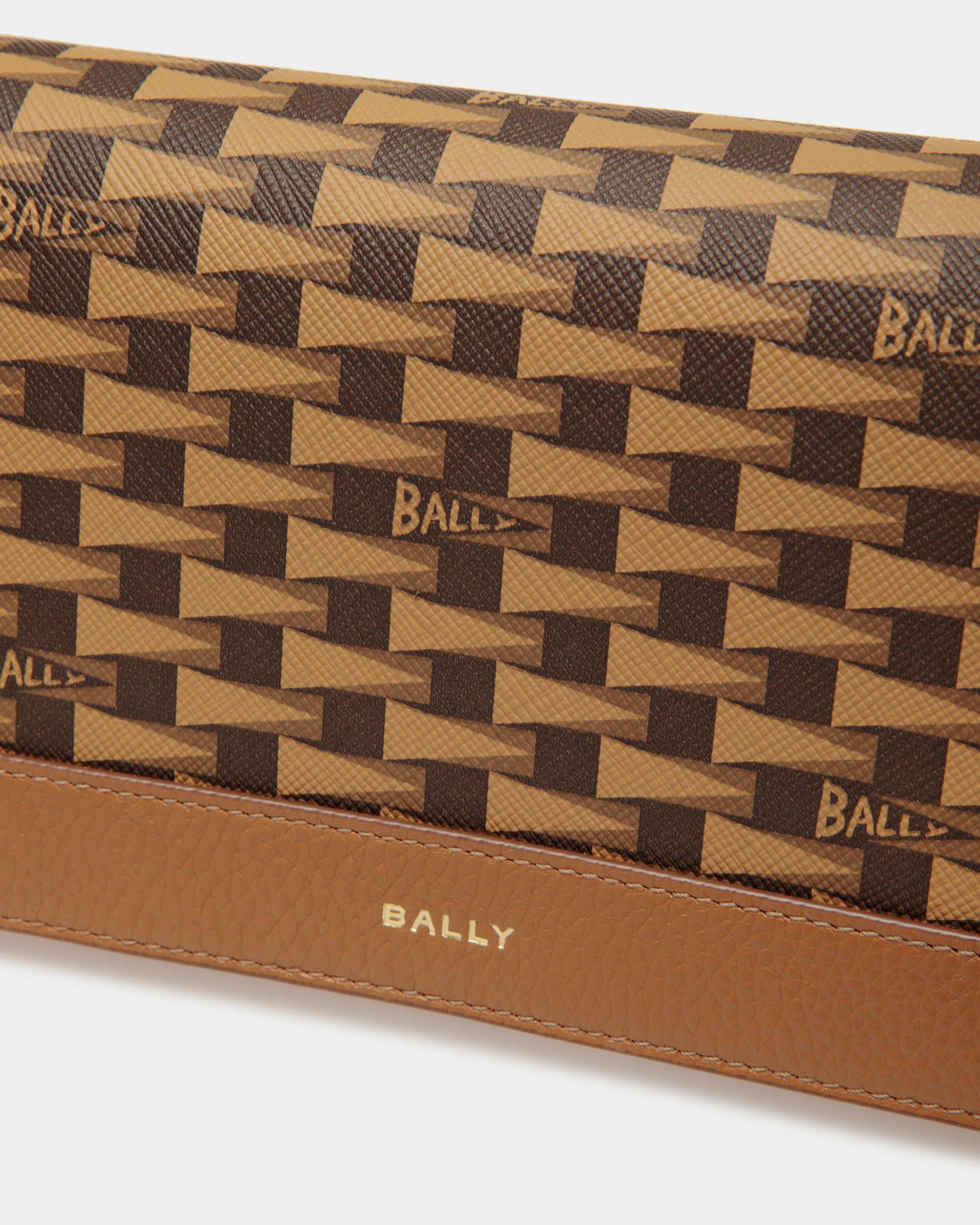Pennant コンチネンタルウォレット デザートブラウン TPU - 女性 - Bally - 04