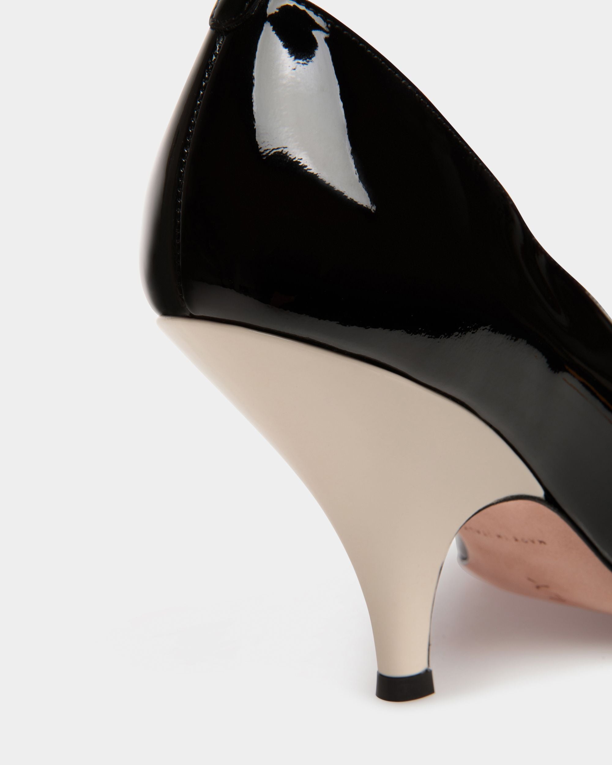 Katy パンプス ブラック＆ボーンホワイト レザー - 女性 - Bally - 05